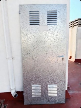 Puerta metálica galvanizada