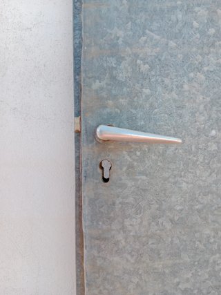 Puerta metálica galvanizada