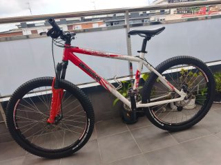 Bicicleta Decathlon Montaña Roja/Blanca