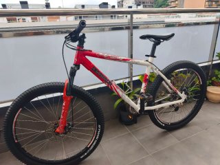 Bicicleta Decathlon Montaña Roja/Blanca