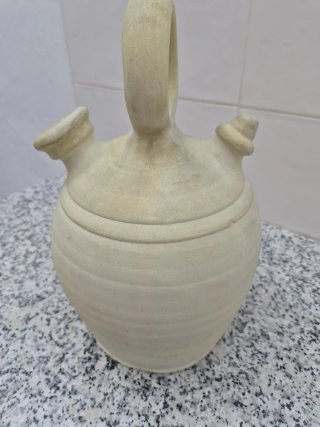 Botijo de cerámica artesanal