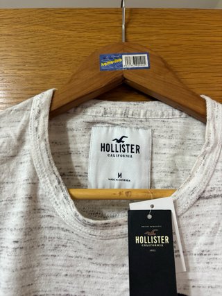 Camiseta Hollister Gris y Blanca Talla M