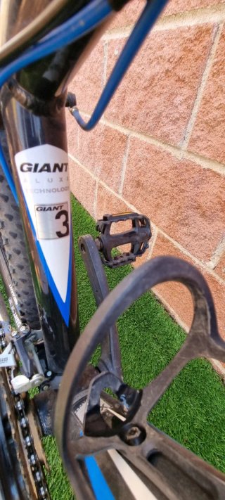 Bicicleta Giant Revel Negra y Azul