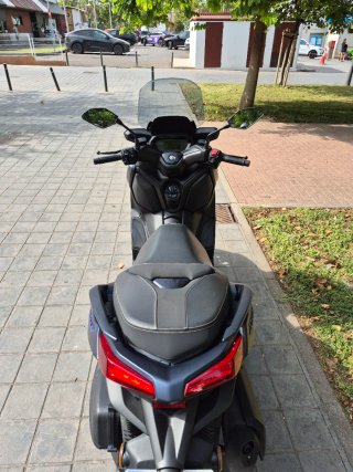 Yamaha Xmax 300 Negra y Azul