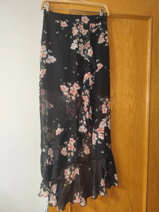 Falda larga negra floral