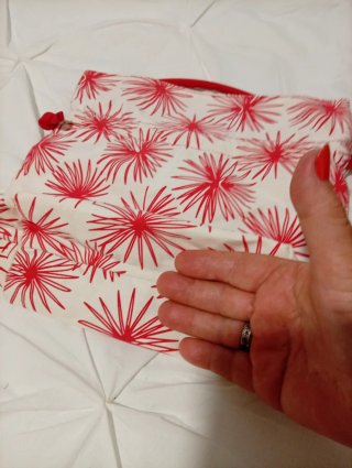 Neceser estampado flores rojo y blanco