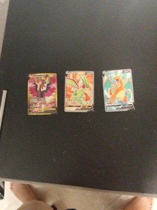 3 Cartas Pokémon Flygon V,Charizard V y moltres V