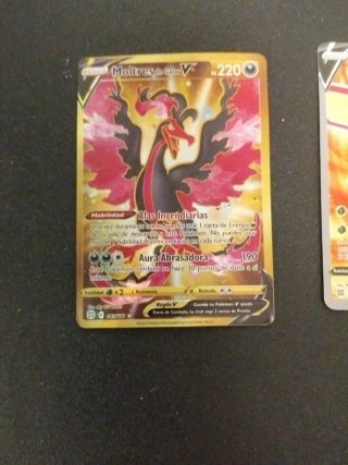 3 Cartas Pokémon Flygon V,Charizard V y moltres V