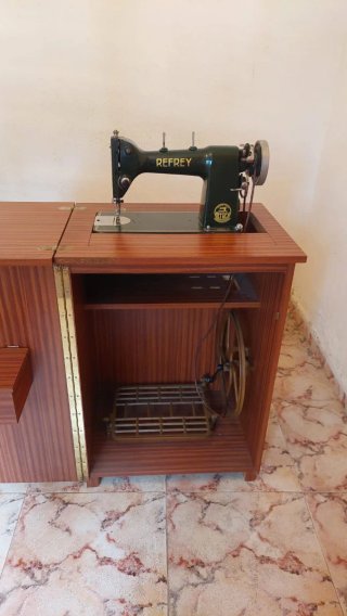 Máquina de coser antigua REFREY CL-306 (negociable