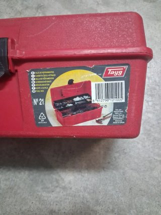 Caja de herramientas roja pequeña