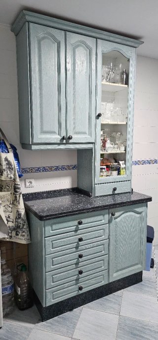 Mueble vitrina cocina madera y cristal