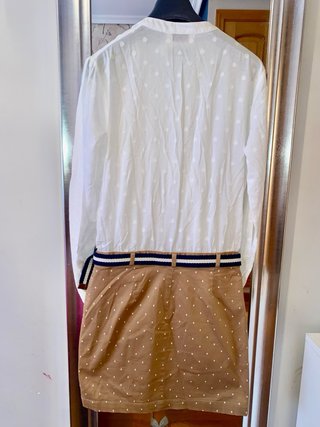 Vestido lunares blanco y marrón la parte de abajo.