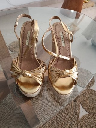 Sandalias CORINA doradas cuña esparto
