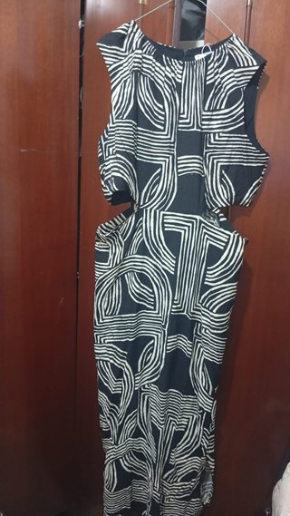 Vestido Negro y Blanco con Cortes