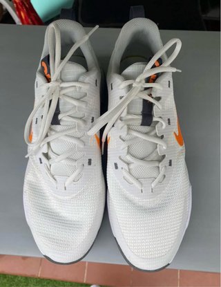 Zapatillas Nike Blancas y Naranja