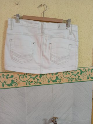 Falda corta blanca