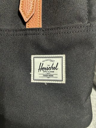 Mochila Herschel Negra y Verde Militar