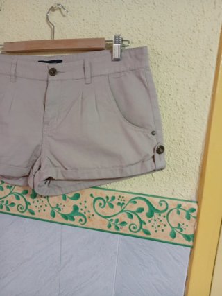 Pantalón corto beige