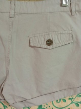Pantalón corto beige