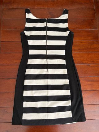 Vestido corto rayas blanco y negro