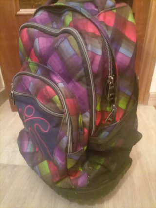 MOCHILA TOTTO CON RUEDAS 4 DIVISIONES y RESISTENTE