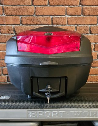 Baúl Yamaha Negro/Rojo con Llaves