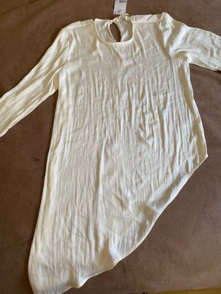 Blusa H&M satén asimétrica crema Talla S