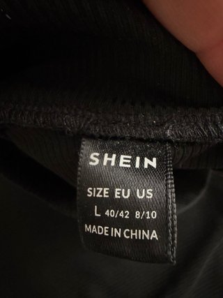 Blusa negra asimétrica