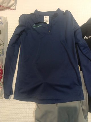 Lote 4 Sudaderas Nike Niño Azules, negro y gris.