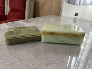 Caja decorativa de ónix verde y claro