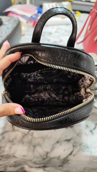 Mochila Guess Negra Brillante