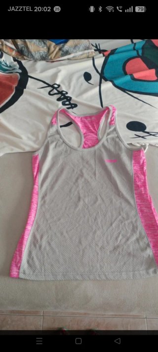 Top deportivo rosa y gris