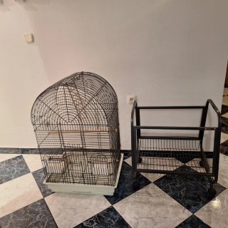 Jaula para pájaros negra y beige