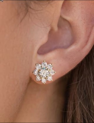Orecchini dorati con fiore in moissanite