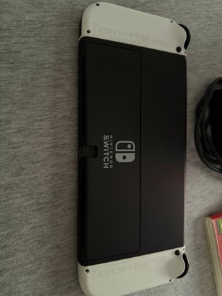 Nintendo Switch OLED Bianca + Joy-Con