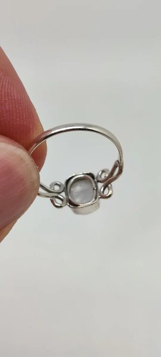 Anillo de Plata y Piedra Luna.