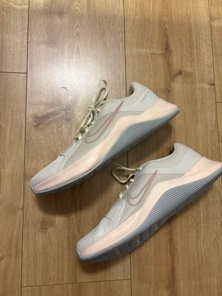 Zapatillas Nike Blancas y Rosas