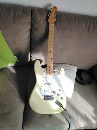 Guitarra EléctricaSX ,Amplificador Marshall, pedal
