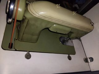Máquina de coser antigua escucho ofertas