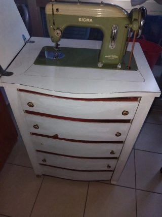 Máquina de coser antigua escucho ofertas