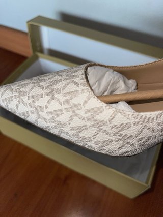 Michael Kors Tacones Beige y Blanco