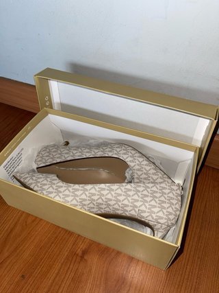 Michael Kors Tacones Beige y Blanco