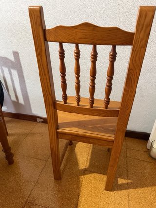 Mesa y 4 sillas comedor madera