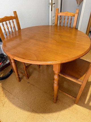 Mesa y 4 sillas comedor madera