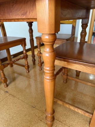 Mesa y 4 sillas comedor madera