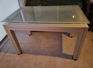 Mesa aluminio plateado y cristal