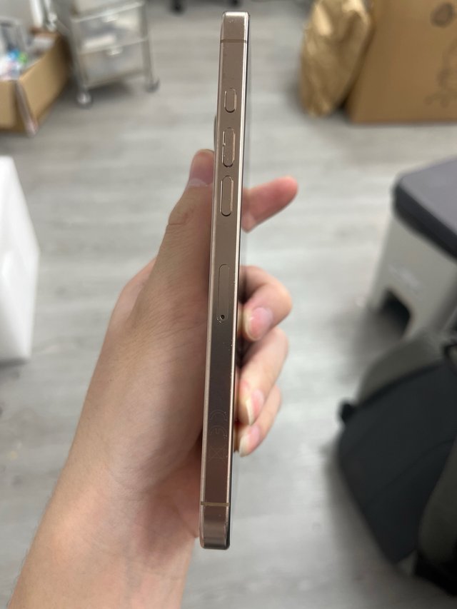 iPhone 16 Pro Max 256GB Dorado