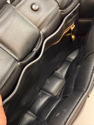 Bolso Bottega Veneta Chain Cassette Negro Dorado