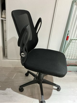 Silla de oficina ergonómica negra
