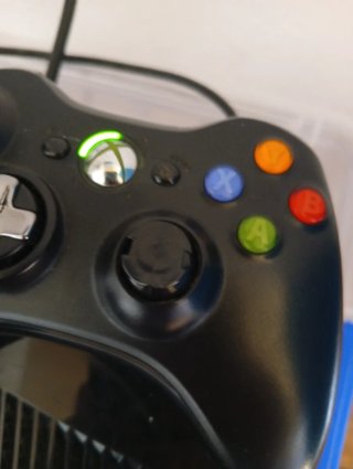 Xbox 360 Slim 320 GB + 2 Mandos